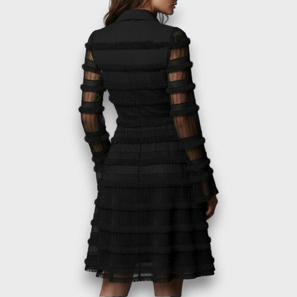 Noémie™ — Elegant sort kjole med raffineret tekstur