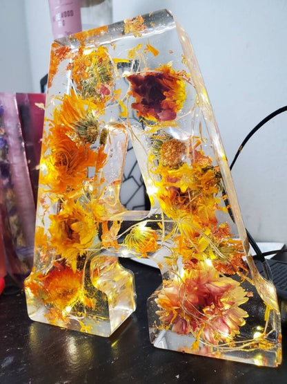 🌸Håndlavet natlampe med blomster i resin