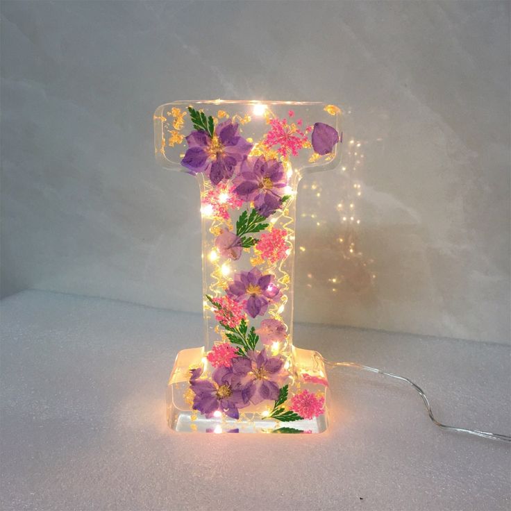 🌸Håndlavet natlampe med blomster i resin