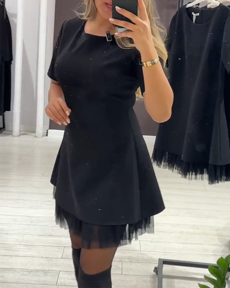 Camille™ – Elegant minikjole med glitrende komfort