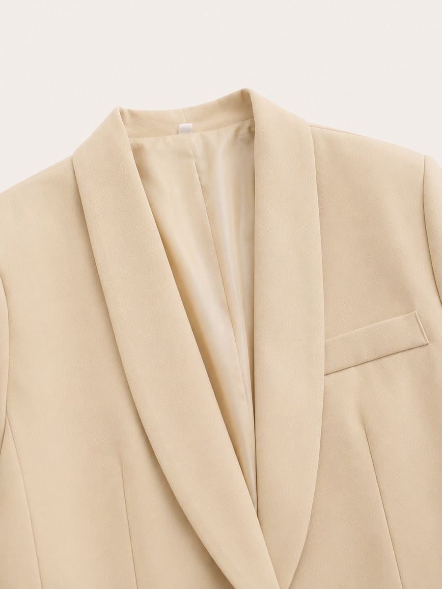 Genziana, beige, detalje af sjalskrave og brystlomme