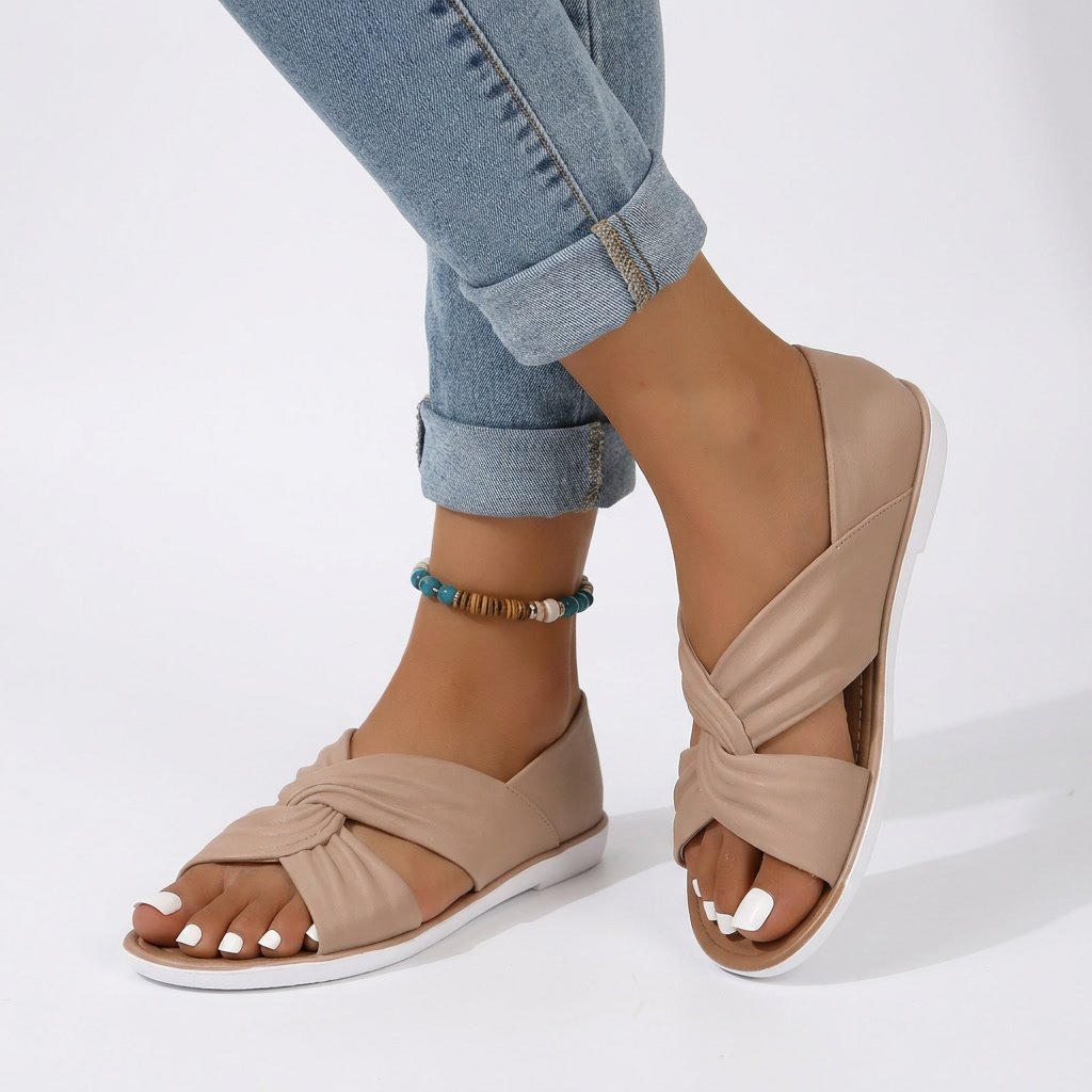 Orinthie™ — Flad mule med krydsremme til naturlig hverdagskomfort