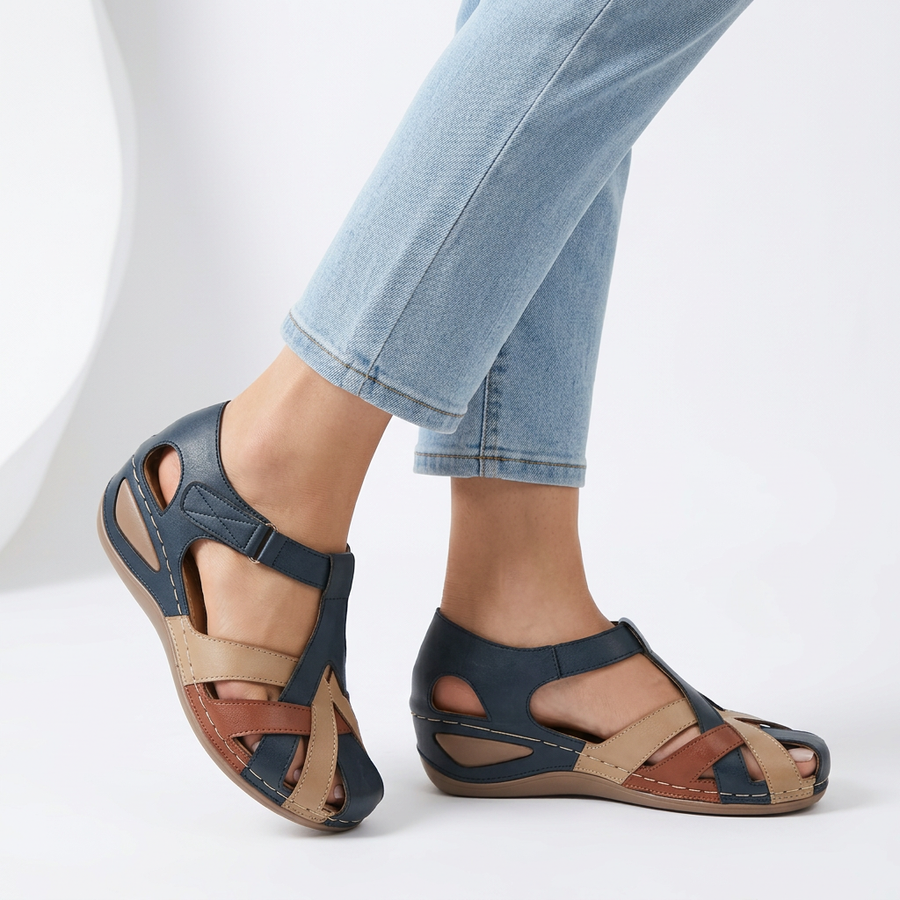 Mélandine™ — Flettet kilesandal i to farver med naturlig boheme-stil