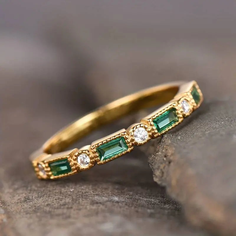 Vintagering i guld med grøn zirkonia