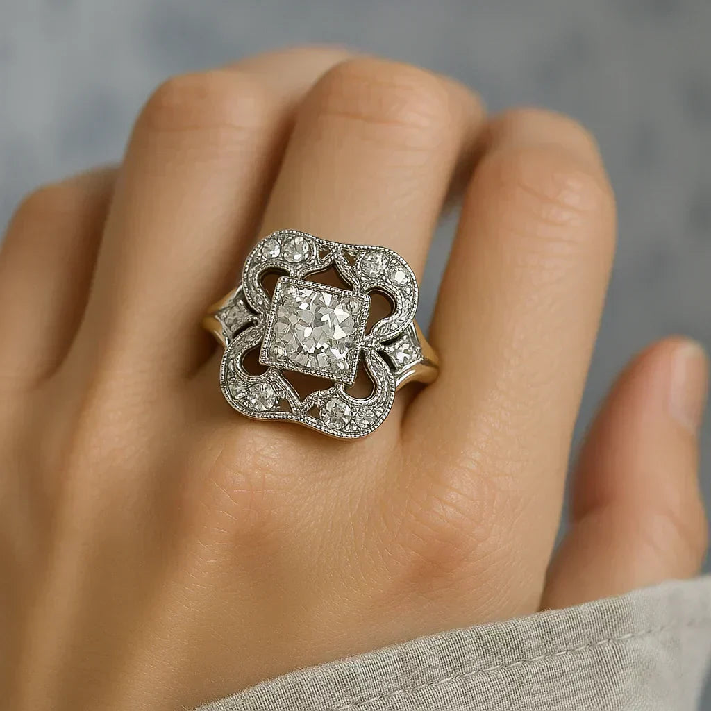 Klassisk guldring med vintage-zirkonia