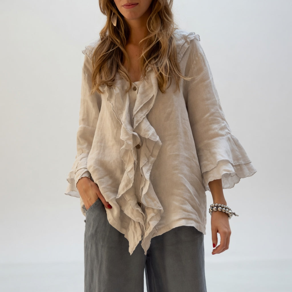 Apolline™ — Elegant flydende bluse med flæsekrave