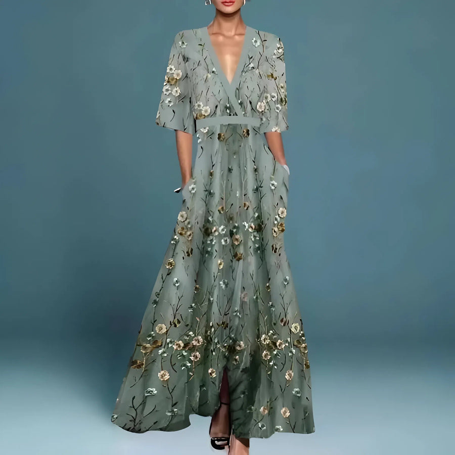 Alessandra™ — Elegant, flydende kjole med V-udskæring
